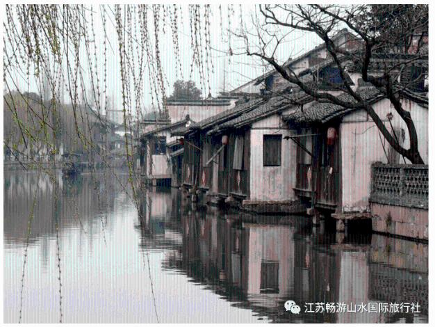 喜欢一座城，是从这里冬季的海开始，地处祖国的东北方，却与大海相生相依，零下十余度的冬天让这里的快乐不再属于寒冷。